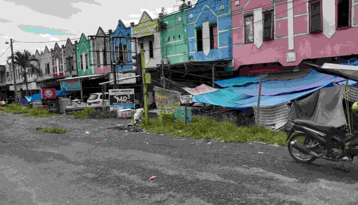 Pasar yang Dibiarkan, Warga yang Membisu