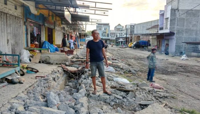 Pengerjaan Jalan dan Drainase Pasar Cabbenge Disambut Syukur Warga